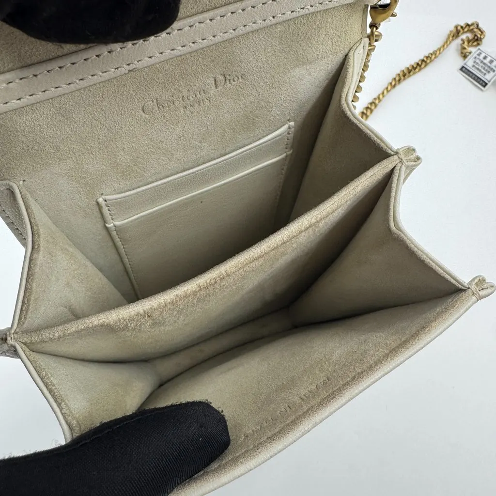Dior Diorama White Good - Model View