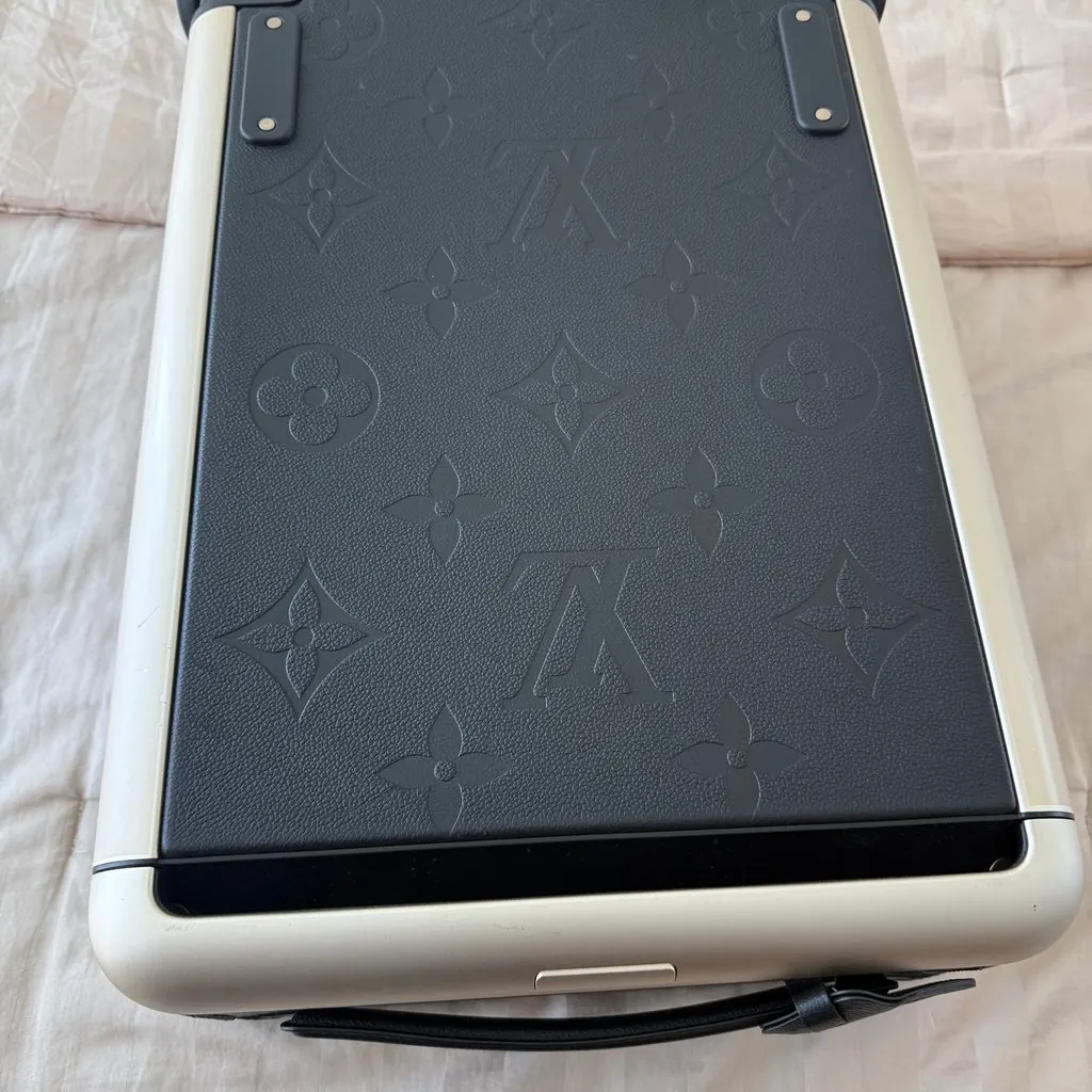 Louis Vuitton Carry on Black Leather Never worn, with tag - Back View