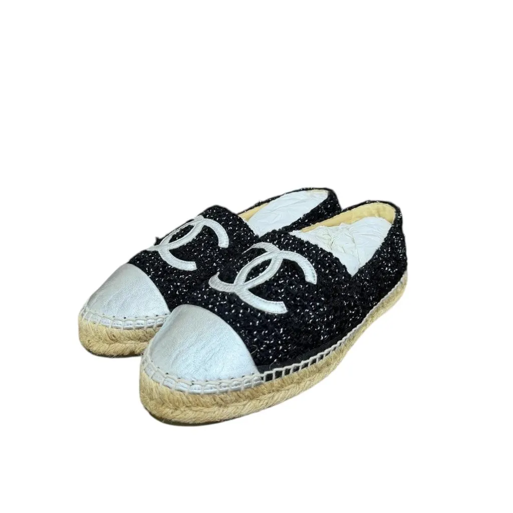 Chanel Chanel Metallic Lambskin Tweed CC Espadrilles 38 Black Silver Black Tweed Good - Model View