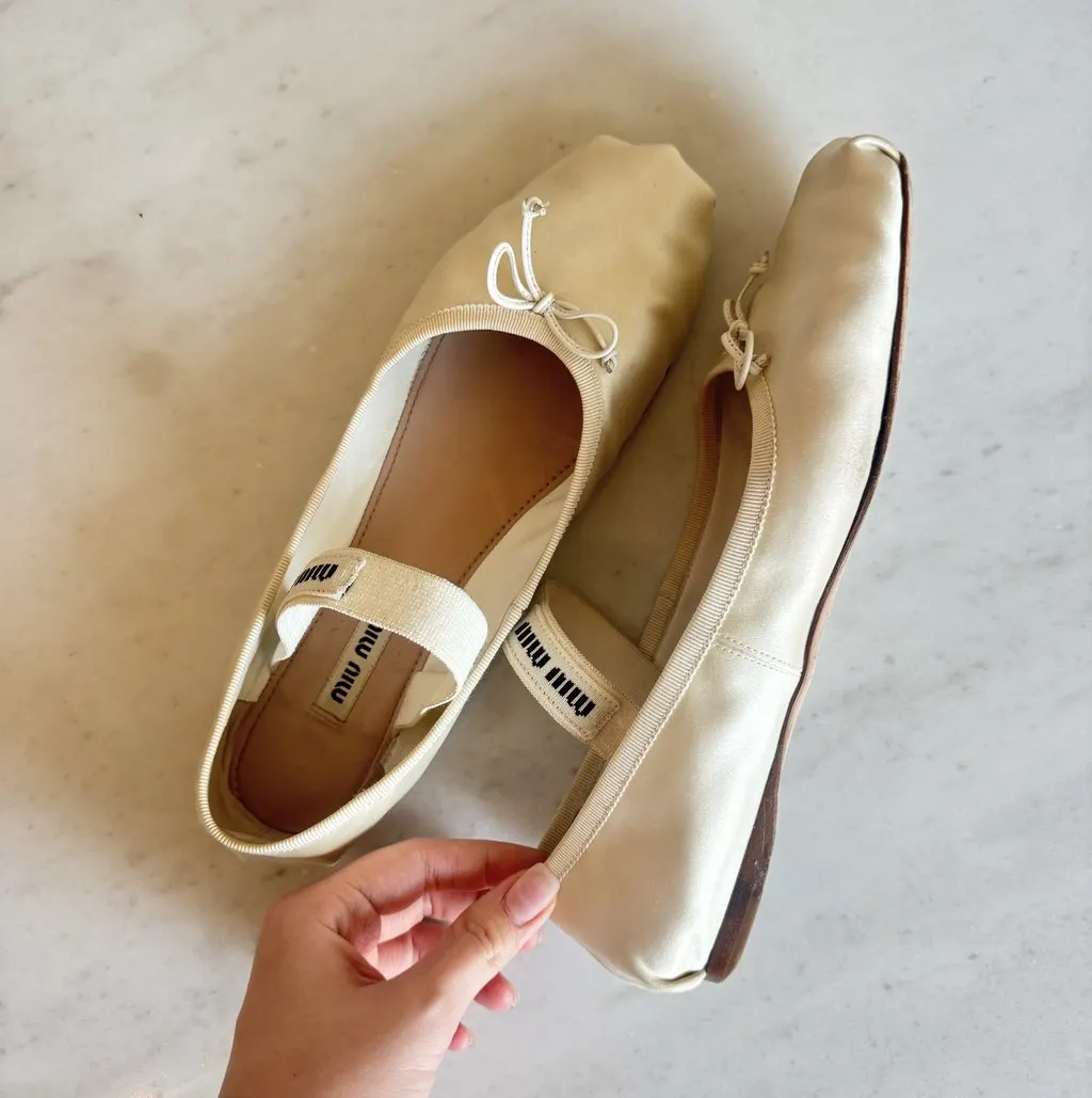 Miu Miu Ballet Flats White Lace Very good - Model View