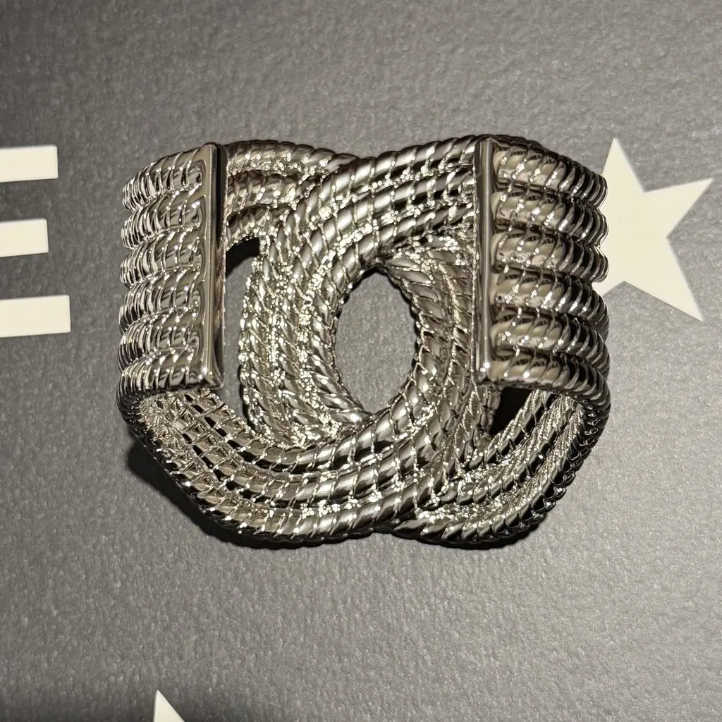Chanel Coco Crush Silver Never worn, with tag - Inside View