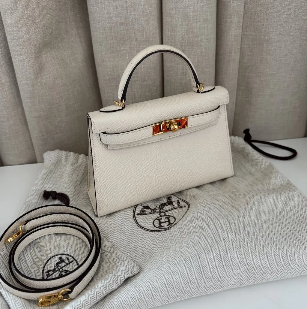 Hermès Mini Kelly White Leather Never worn - Model View