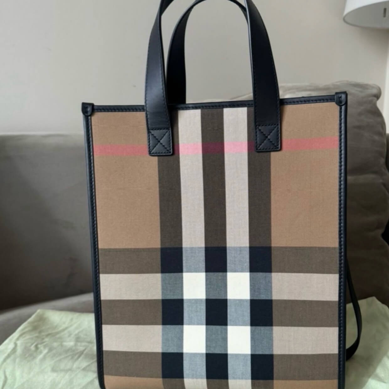 Burberry  - Back view