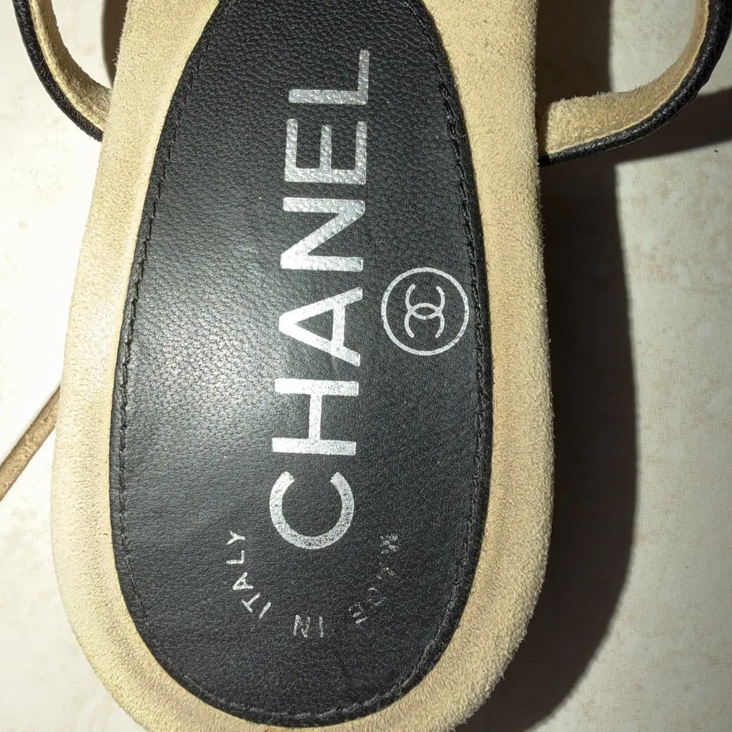 Chanel Chanel Flat Sandals With Flower Design Black Leather Good - Box View