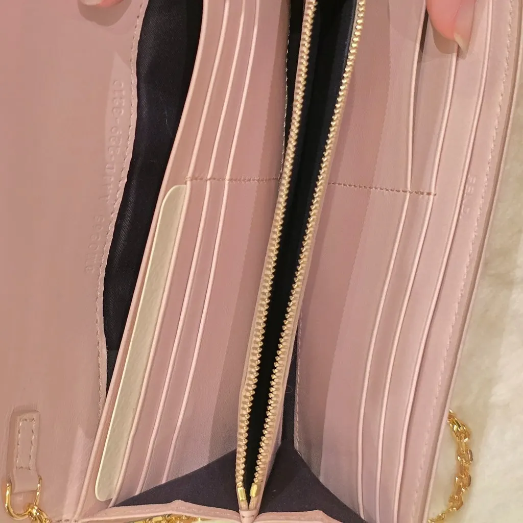 Fendi Continental wallet on chain Pink Leather Never worn - Model View