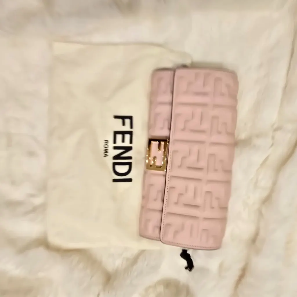 Fendi Continental wallet on chain Pink Leather Never worn - Box View