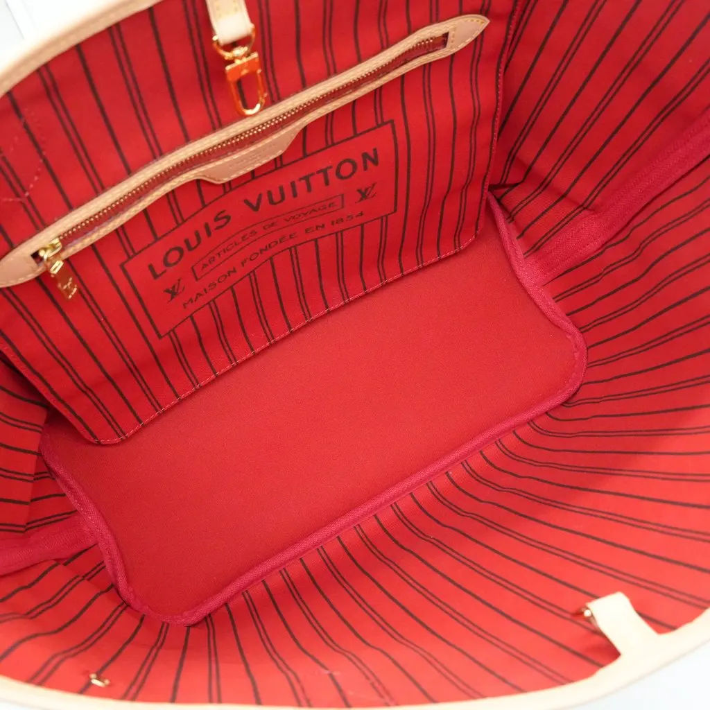Louis Vuitton Neverfull MM Monogram Cherry Brown Canvas Never worn - Model View