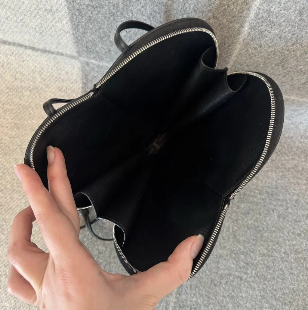 Alaïa Le Coeur Black Leather Never worn - Model View