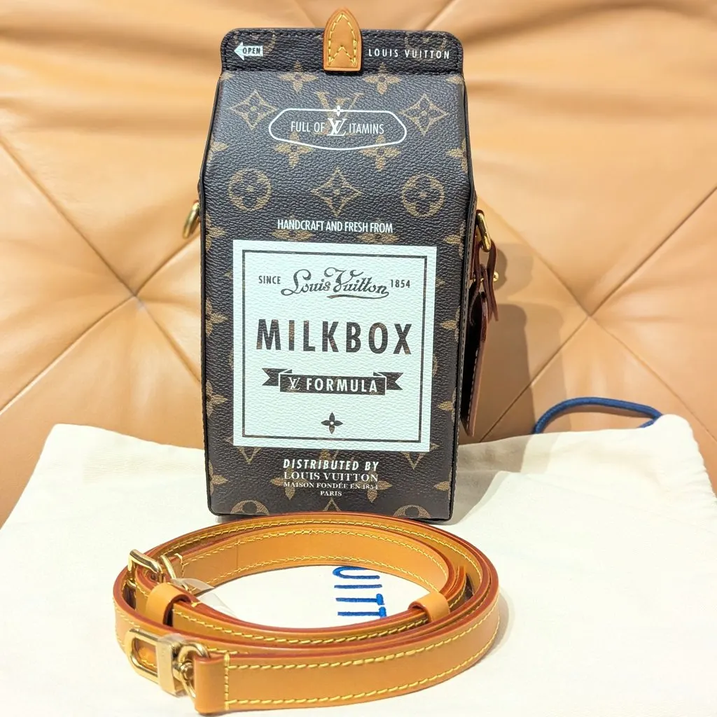 Louis Vuitton Milkbag Brown Canvas Never worn, with tag - Back View