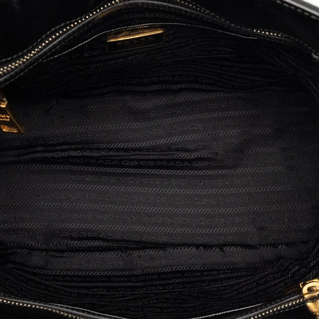 Prada Saffiano Vernice Trimmed Tessuto Parabole Tote Black Very good - Model View