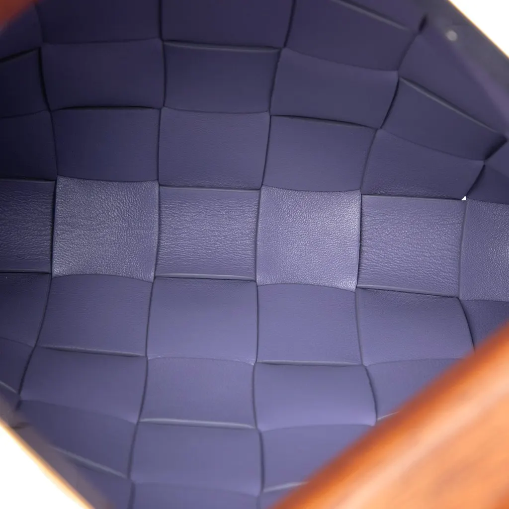 Bottega Veneta Lambskin Maxi Intrecciato The Snap Clutch Purple Leather Very good - Model View
