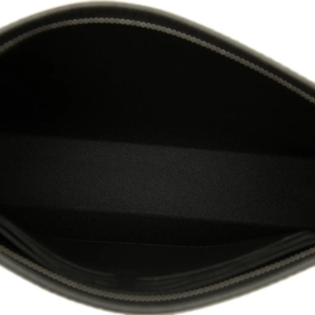 Louis Vuitton Taiga Pochette Voyage MM Black Leather Very good - Model View