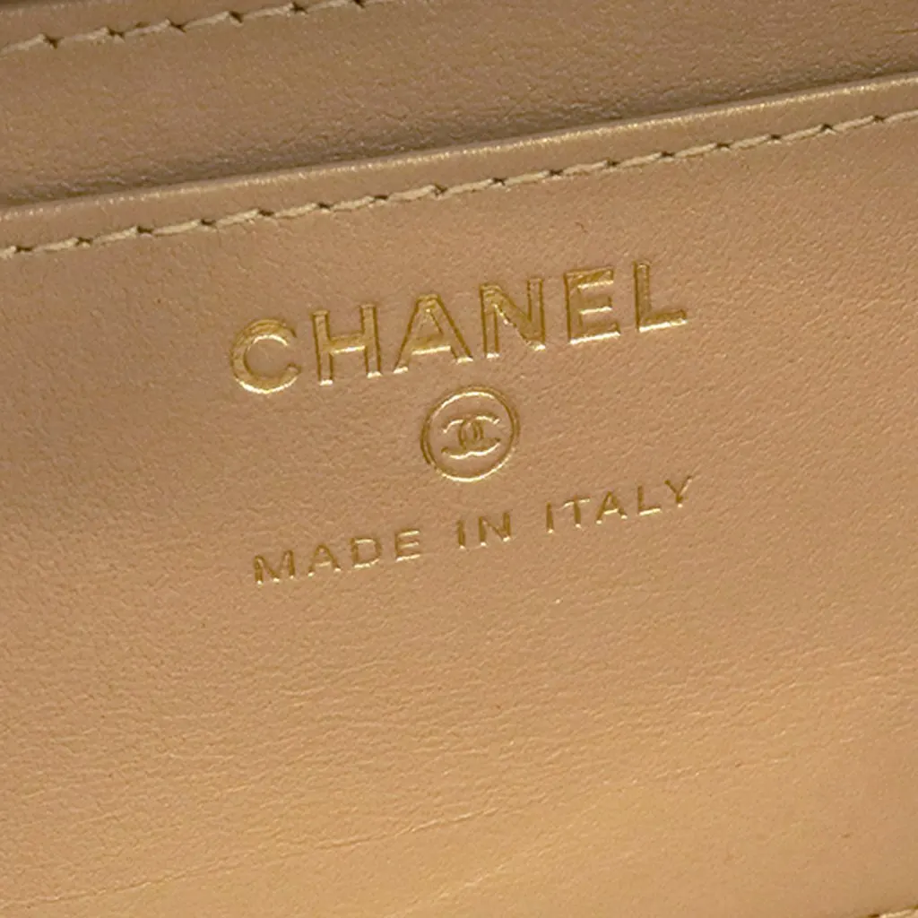 Chanel Mini CC Quilted Lambskin and Golden Plate Vanity Crossbody White Leather Very good - Model View