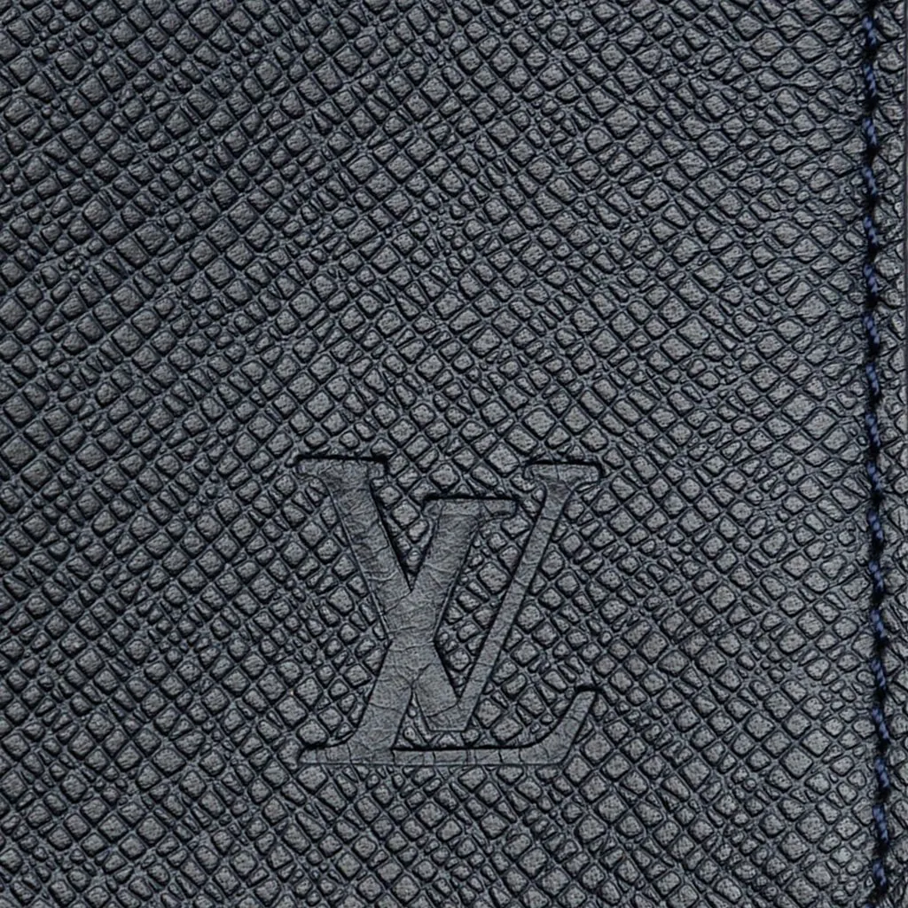 Louis Vuitton Taiga Vassili PM Blue Leather Very good - Box View