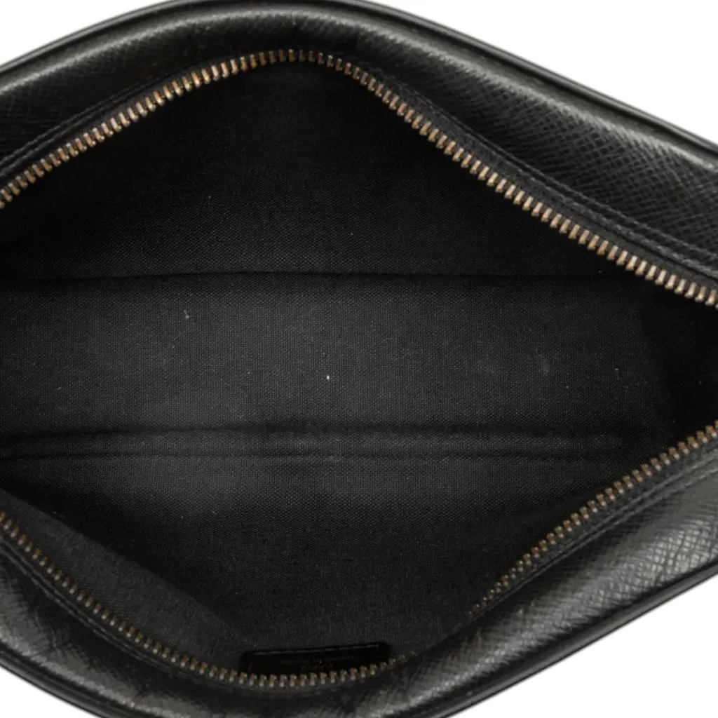Louis Vuitton Taiga Pochette Kaluga Black Leather Very good - Model View
