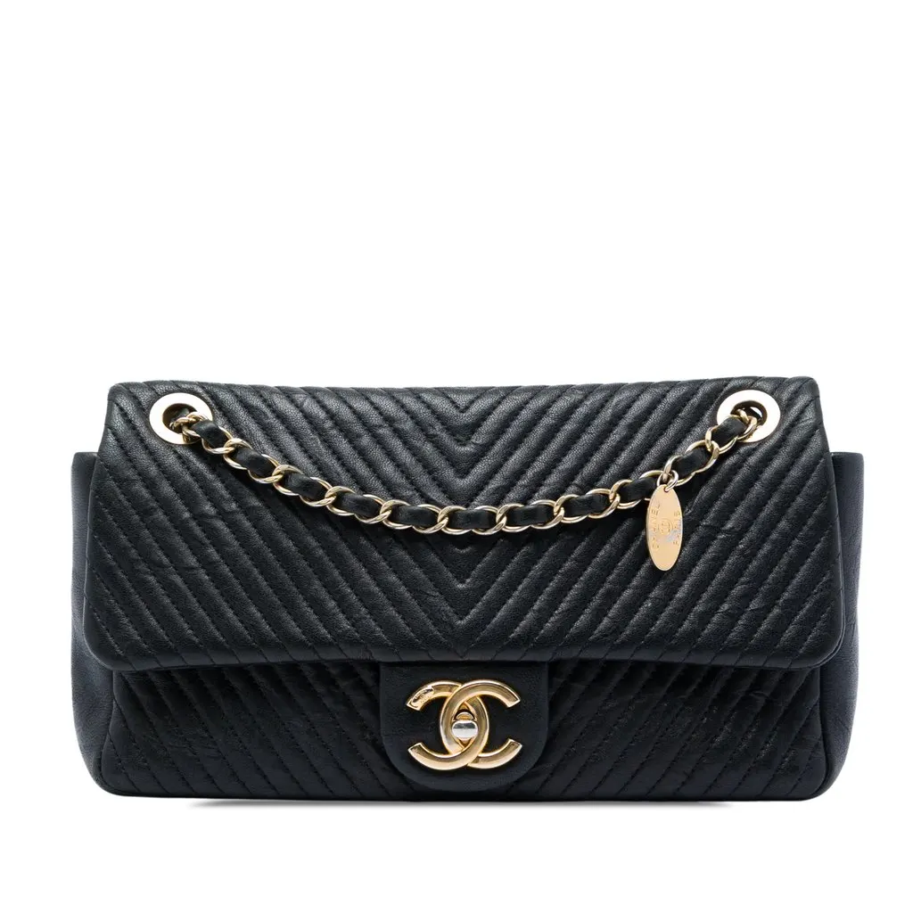 Chanel Medium Quilted Chevron Wrinkled Lambskin Surpique Flap Black Leather Very good - Front View
