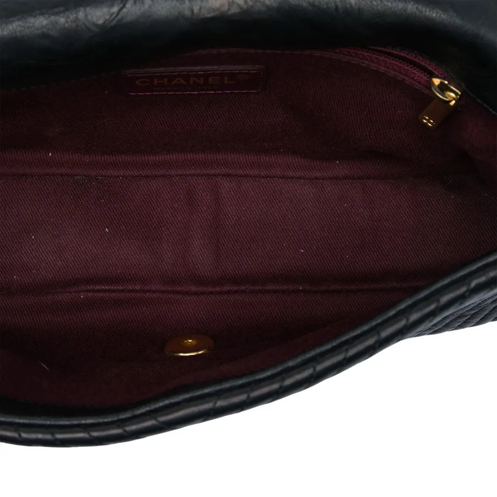 Chanel Medium Quilted Chevron Wrinkled Lambskin Surpique Flap Black Leather Very good - Model View