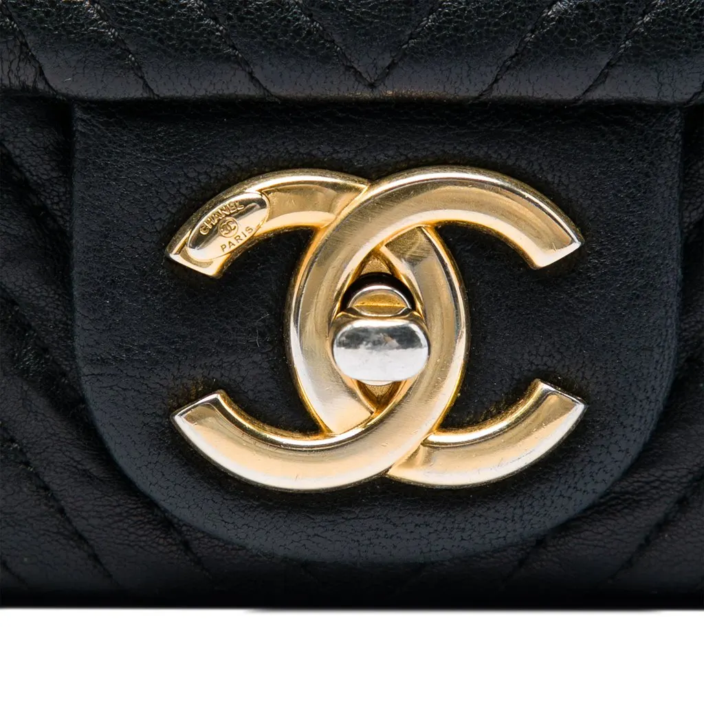 Chanel Medium Quilted Chevron Wrinkled Lambskin Surpique Flap Black Leather Very good - Box View