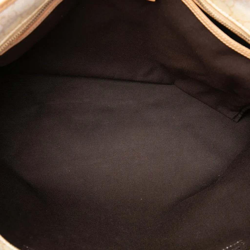 Gucci Medium GG Supreme Tote Brown Very good - Model View