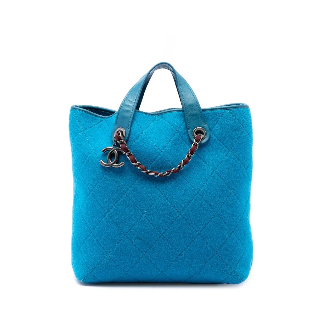 Chanel Medium CC Quilted Felt Pop Tote Blue Very good - Front View