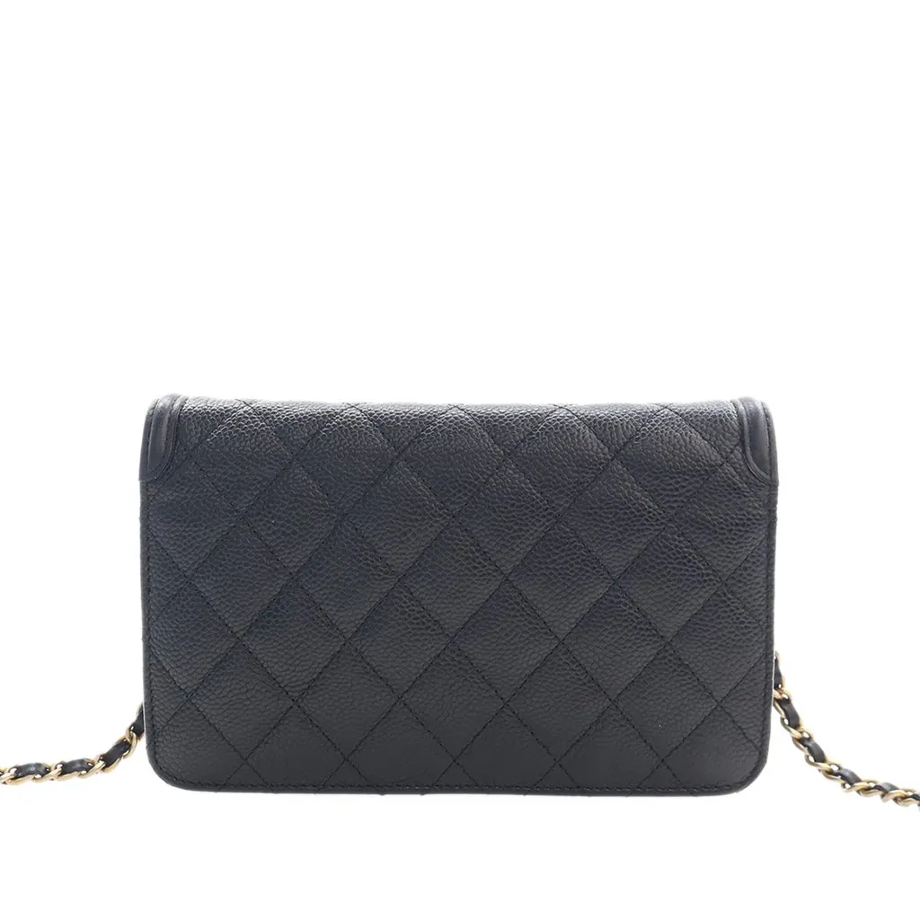 Chanel Caviar CC Filigree Wallet On Chain Black Leather Very good - Model View