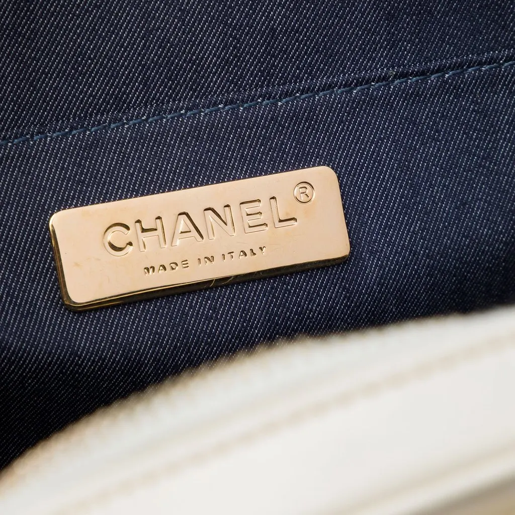 Chanel Crumpled Calfskin En Vogue Round Bag White Leather Very good - Box View