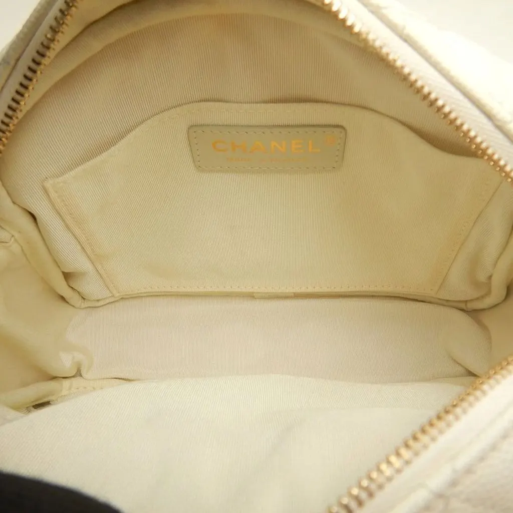 Chanel CC Quilted Caviar Day Camera Bag White Leather Very good - Model View