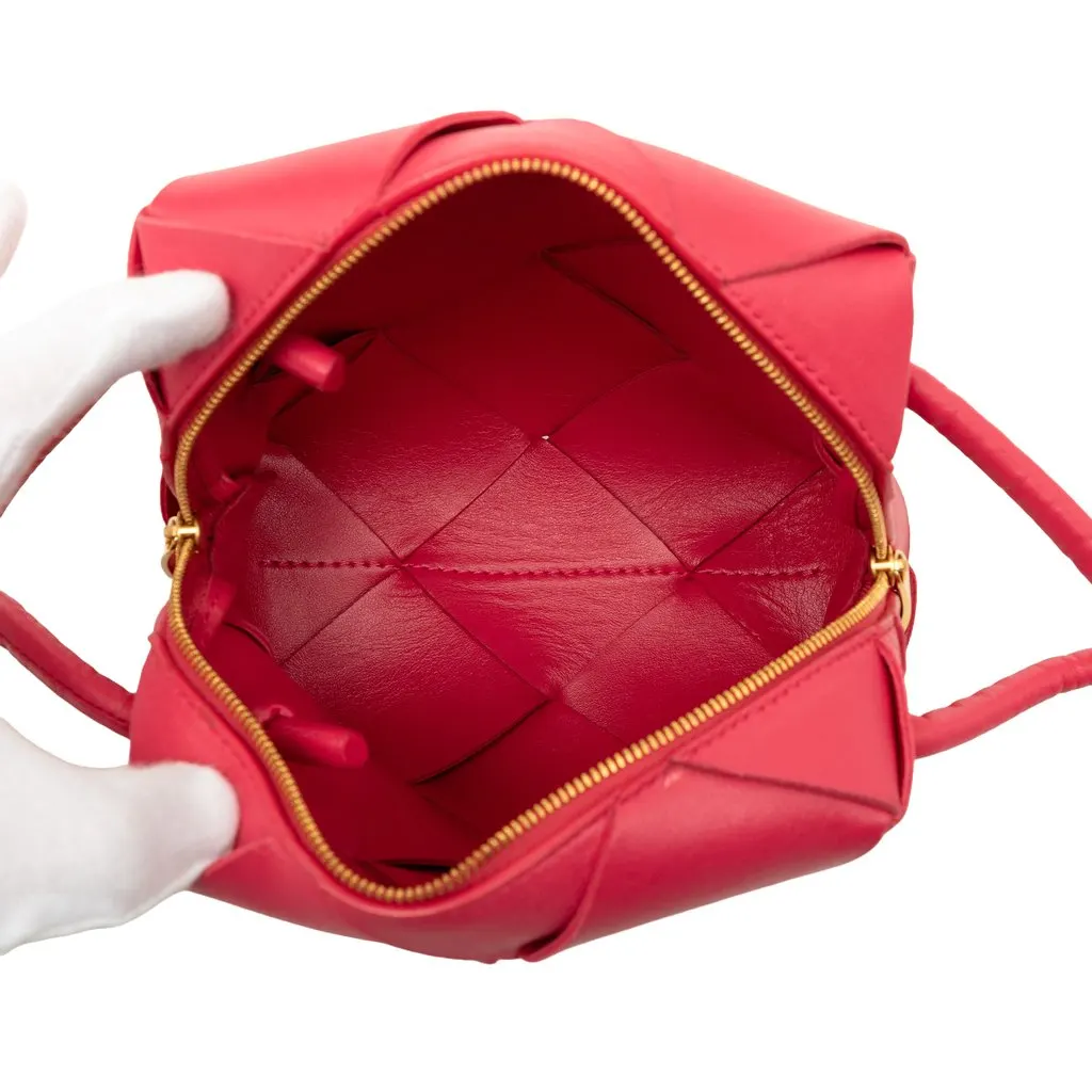 Bottega Veneta Mini Lambskin Intrecciato Cassette Camera Bag Pink Leather Very good - Model View