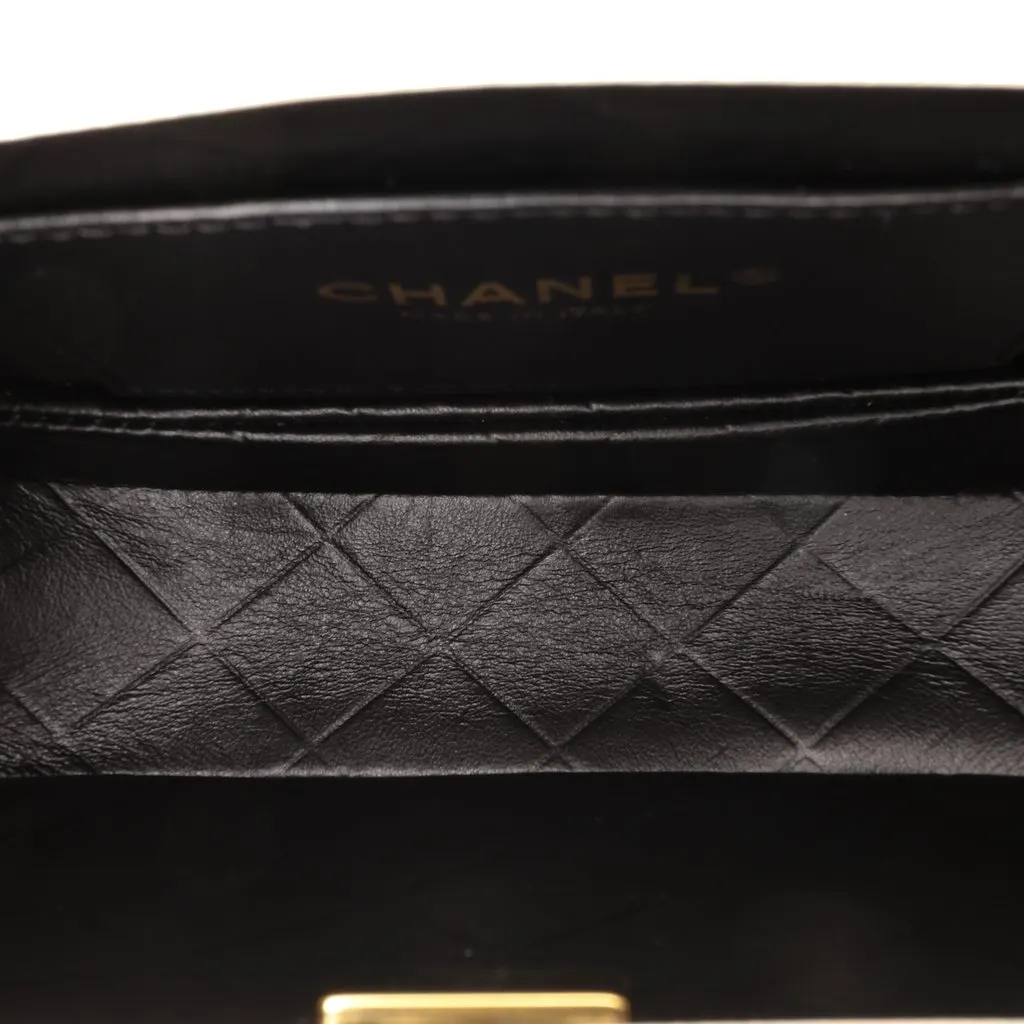 Chanel CC Quilted Lambskin Round Moon Messenger Flap White Leather Very good - Model View