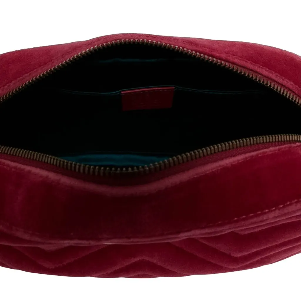 Gucci Small GG Marmont Matelasse Velvet Crossbody Red Velvet Very good - Model View