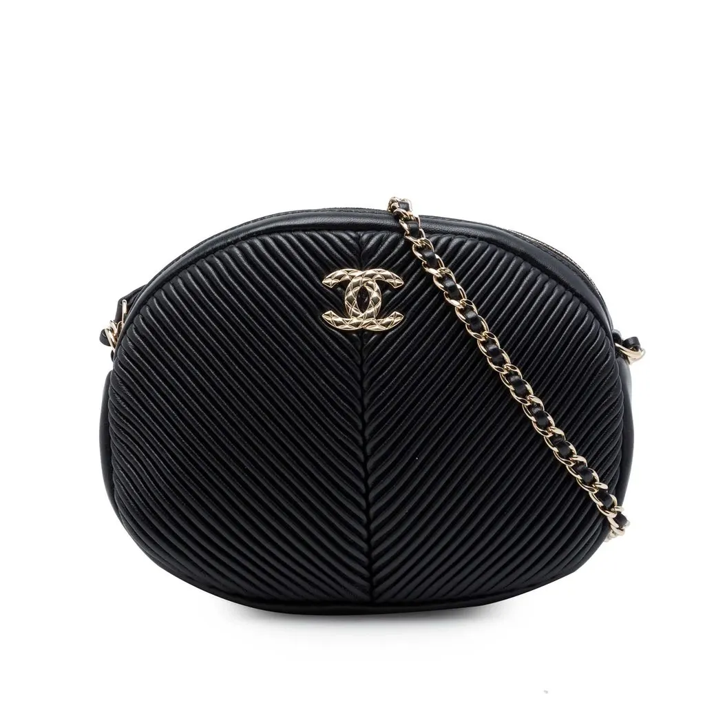 Chanel Chevron Lambskin Pleated Oval Camera Bag Black Leather Very good - Front View