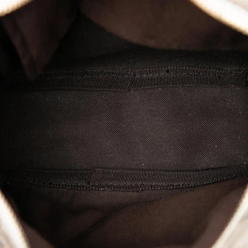 Gucci GG Supreme Crossbody Beige Very good - Model View