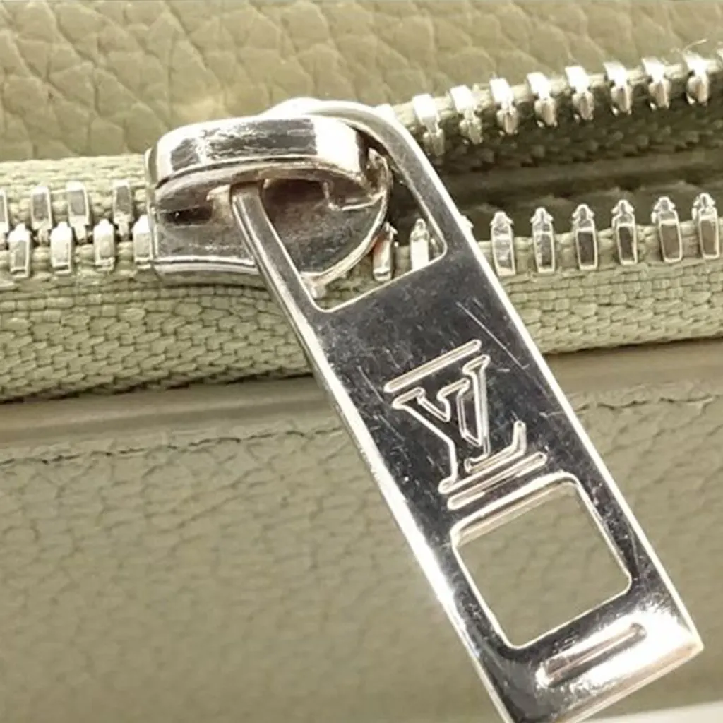 Louis Vuitton Aerogram Pilot Trifold Wallet Grey Leather Very good - Model View