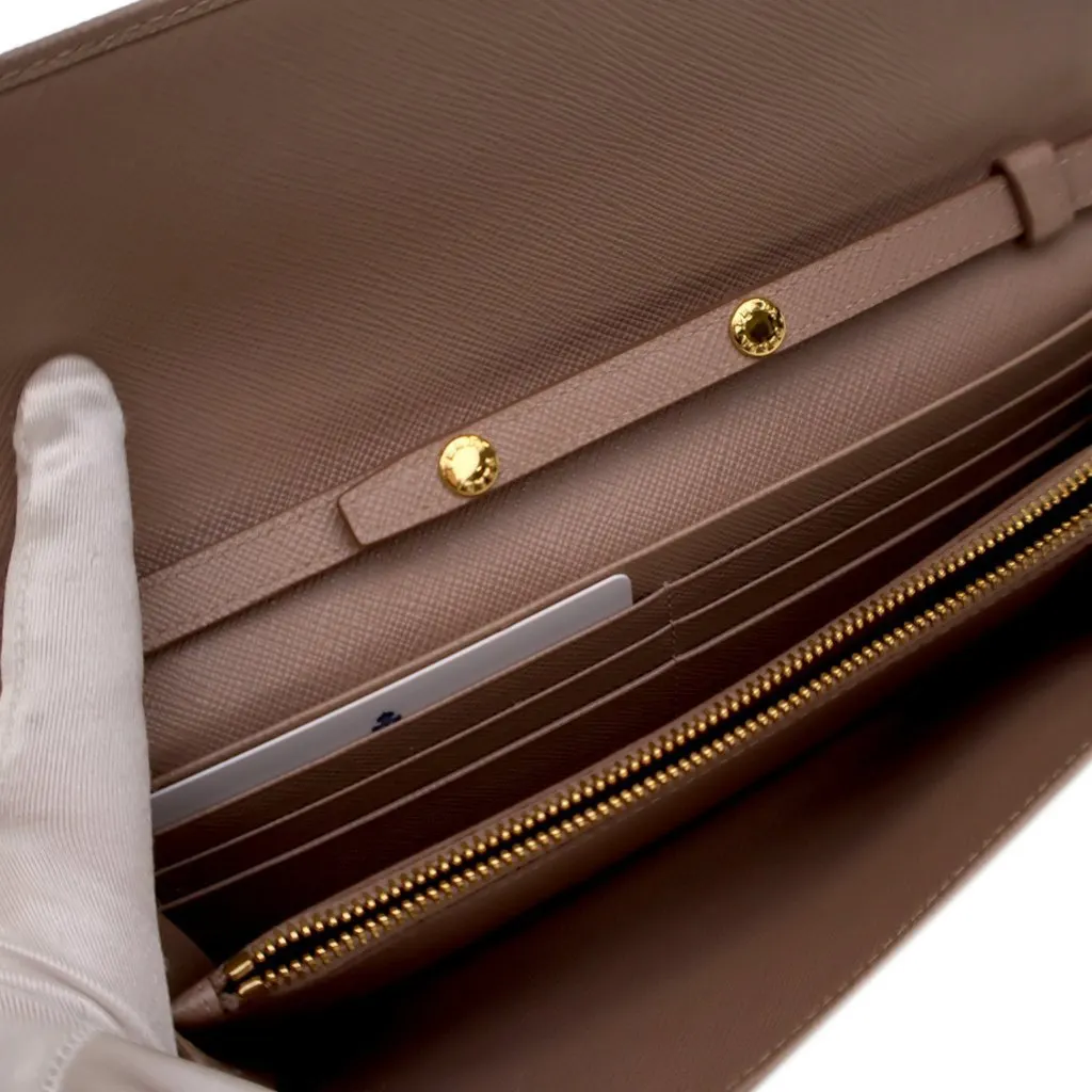 Prada Saffiano Wallet on Chain Brown Leather Very good - Model View