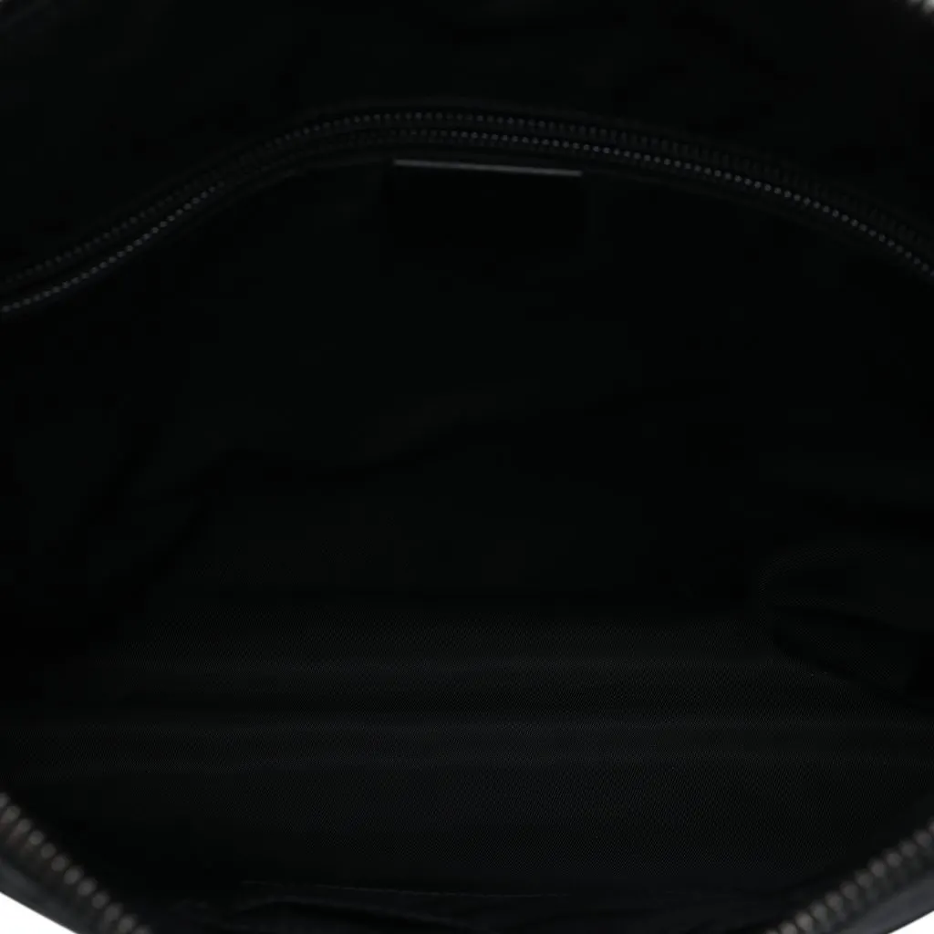 Gucci GG Supreme Crossbody Black Very good - Model View