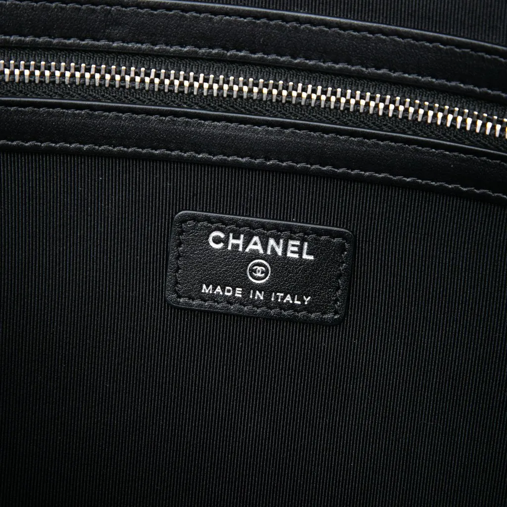 Chanel Large Wool Felt Deauville O Case Clutch Black Very good - Box View