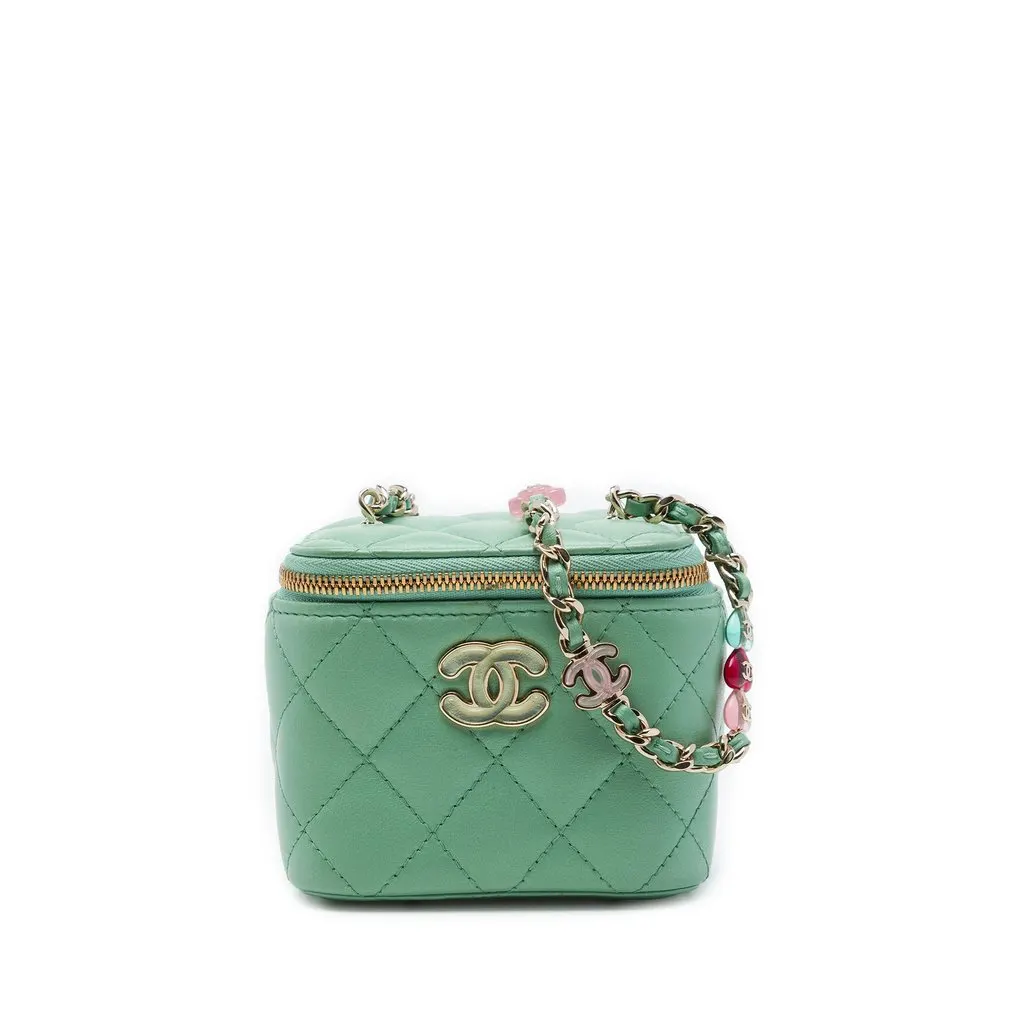 Chanel Mini Quilted Lambskin Resin Heart Vanity Case With Chain Green Leather Very good - Front View
