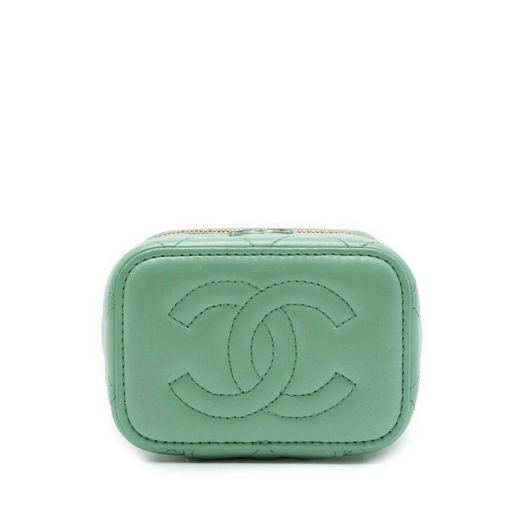 Chanel Mini Quilted Lambskin Resin Heart Vanity Case With Chain Green Leather Very good - Inside View