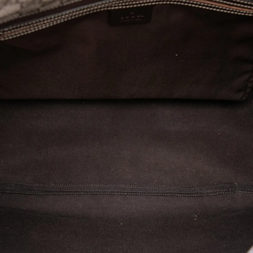 Gucci GG Supreme Messenger Bag Beige Canvas Good - Model View