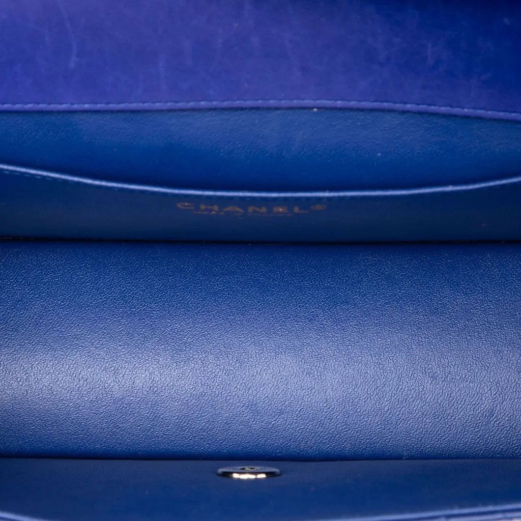 Chanel CC Quilted Lambskin East West Flap Clutch with Chain Blue Leather Very good - Model View