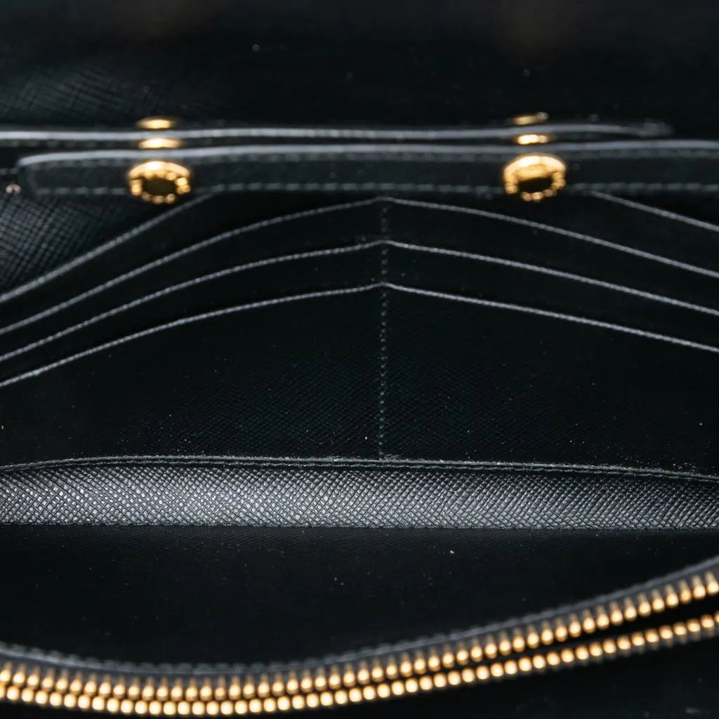 Prada Saffiano Lux Wallet On Chain Black Leather Very good - Model View