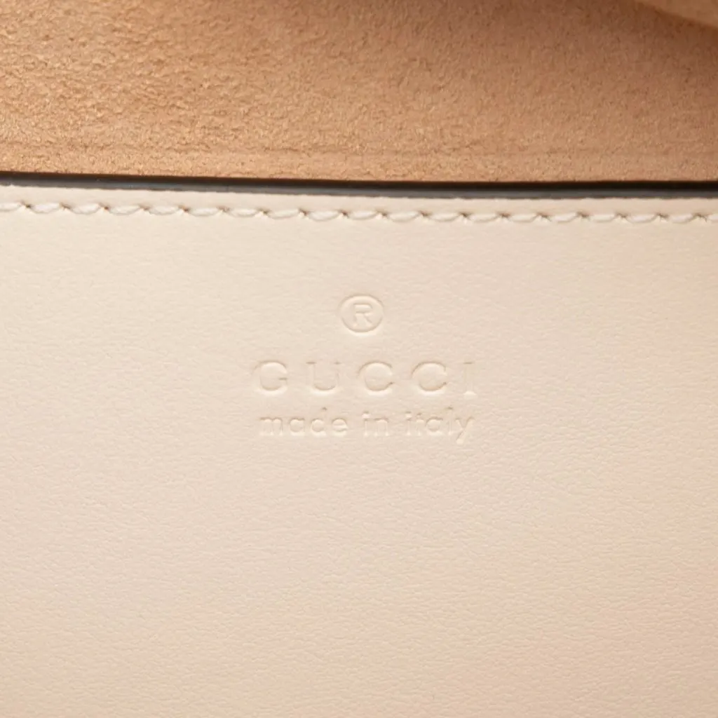 Gucci Mini Matelasse Diagonal Calfskin Interlocking G Heart Crossbody White Leather Very good - Box View