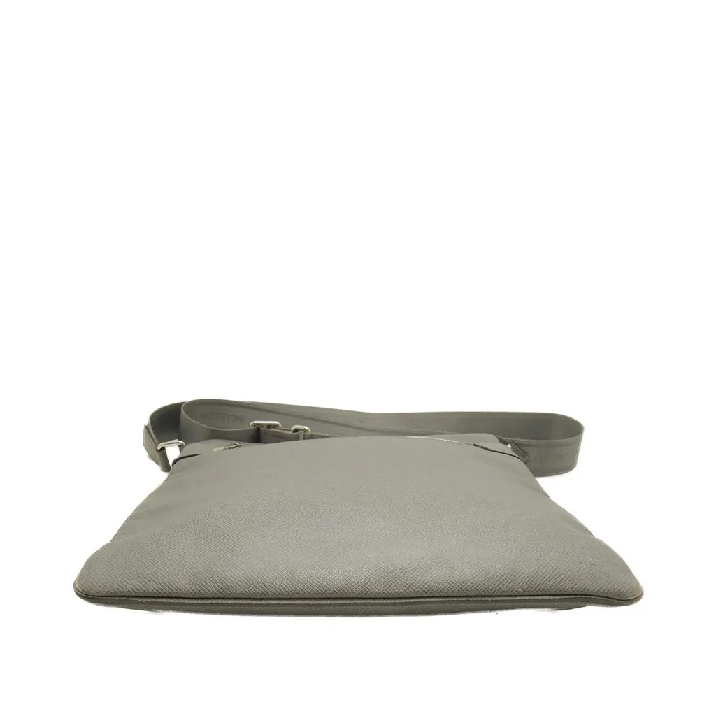 Louis Vuitton Taiga Sasha MultiColor Leather Very good - Model View