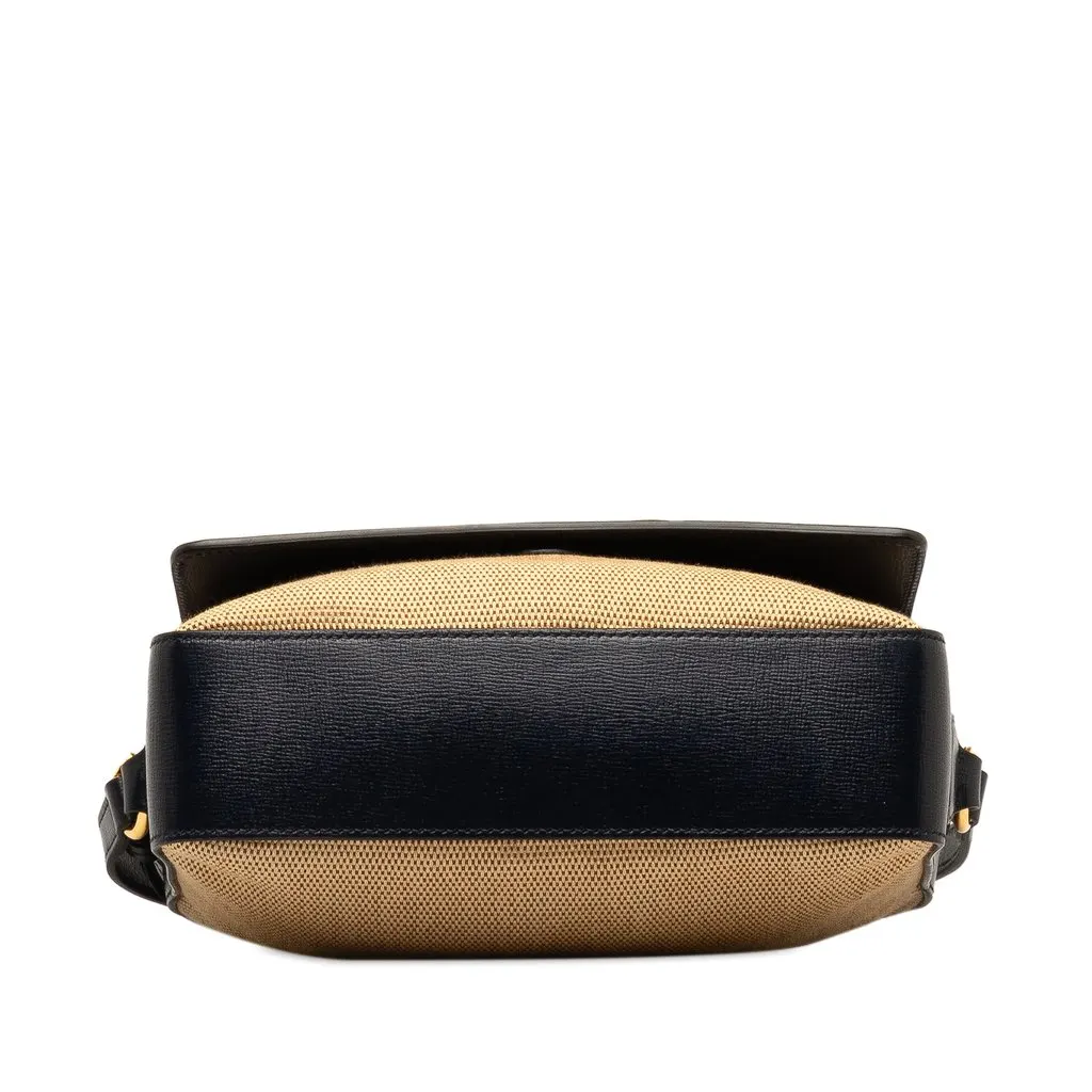 Gucci Horsebit 1955 Flap Pocket Camera Bag Beige Good - Model View