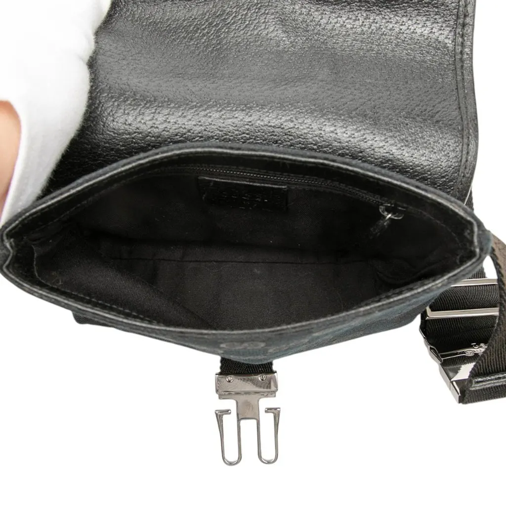 Gucci GG Canvas Belt Bag Black Very good - Model View