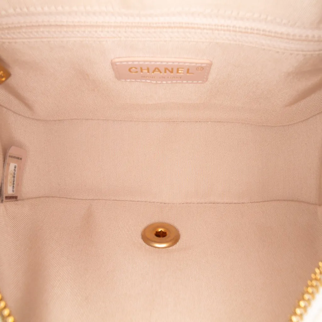 Chanel CC Quilted Caviar Turnlock Full Flap White Leather Very good - Model View