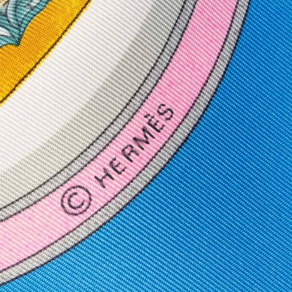 Hermès Qu Importe Le Flacon Silk Scarf 90 White Very good - Model View