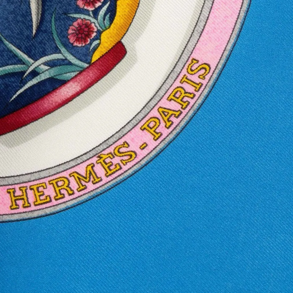 Hermès Qu Importe Le Flacon Silk Scarf 90 White Very good - Box View