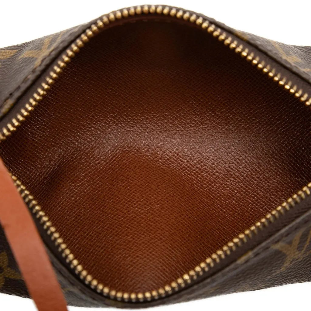 Louis Vuitton Monogram Papillon Pochette Brown Very good - Model View