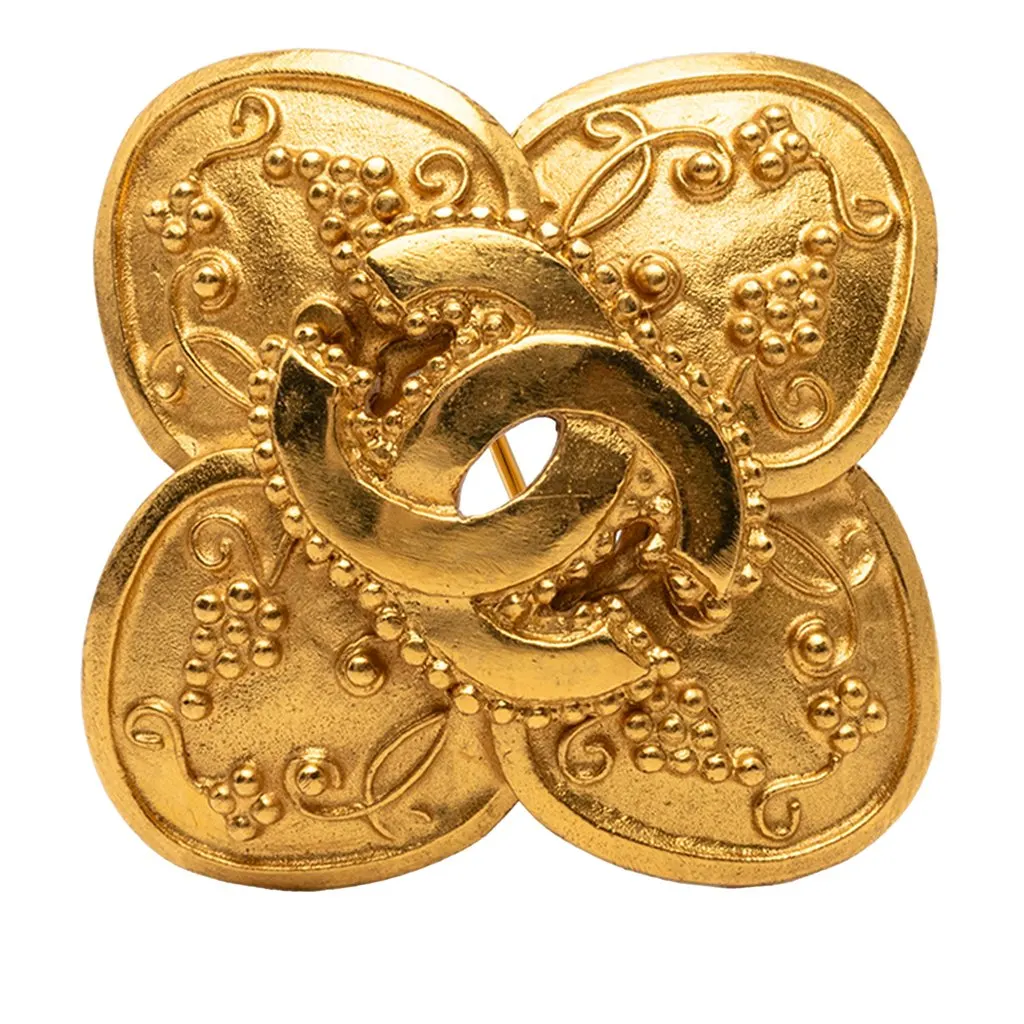 Chanel CC Gold Plated Grapevine Clover Brooch Gold Metal Very good - Front View